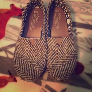 TOMS Size 6.5